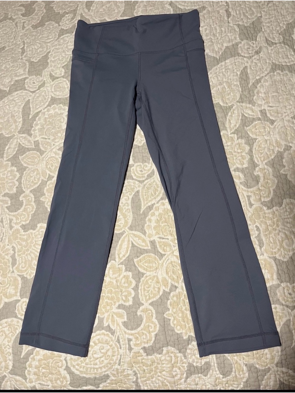 Athleta Women's Gray leggings / capri